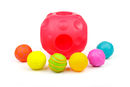 kolorowa piłka sensoryczna z mniejszymi piłeczkami o różnych fakturach